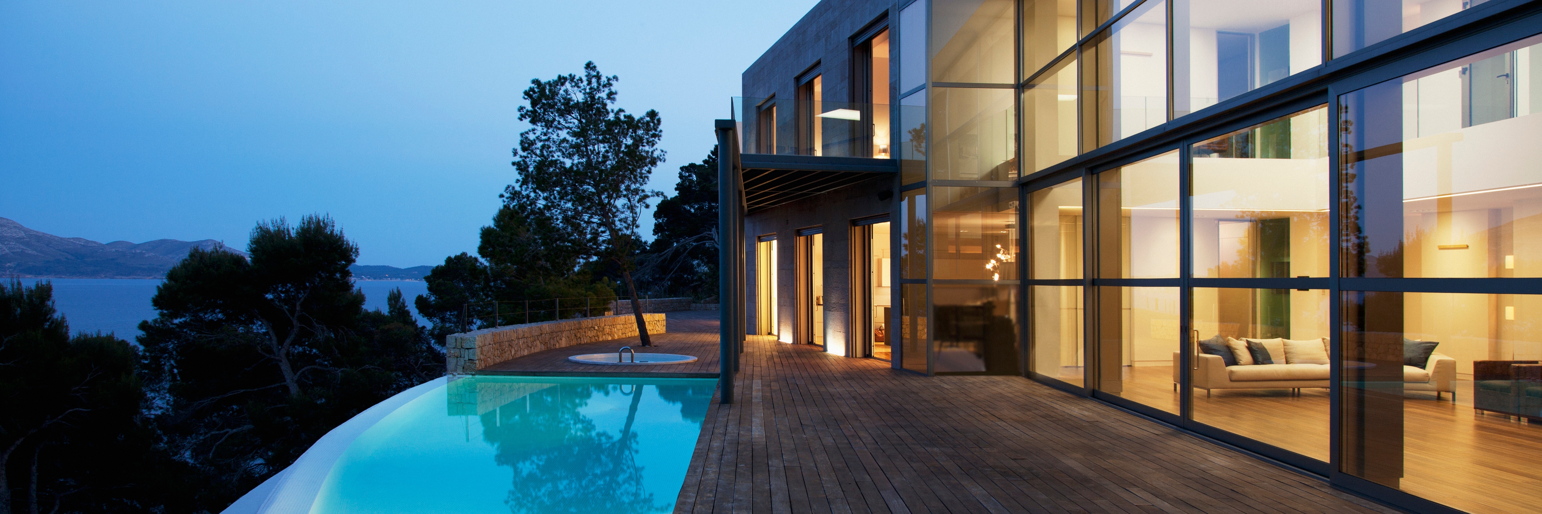Property Insurance high net worth property with infinity pool